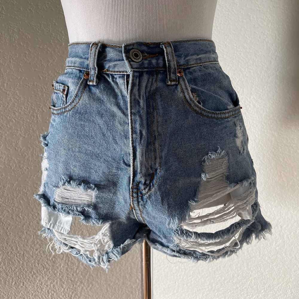 Signature 8 Distressed denim short